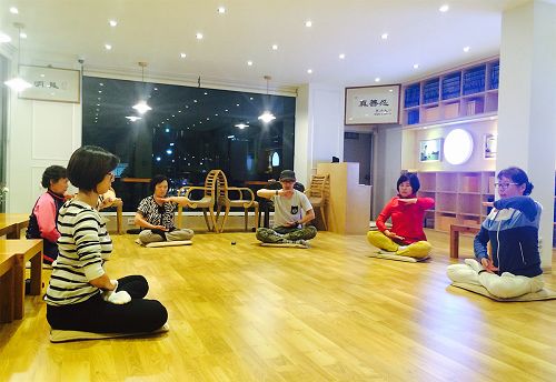 图2:学员正在炼第五套功法——神通加持法