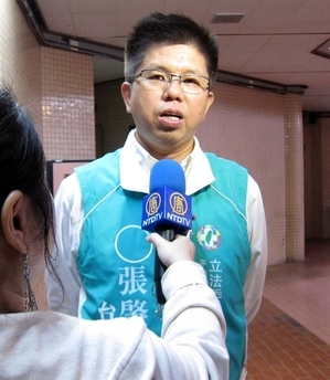 张肇良议员认为,活摘人体器官这种戕害人权的行为应该立即停止。
