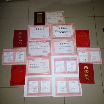 图1:李宗泽在校期间获得的荣誉证书