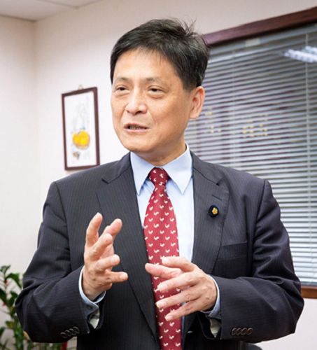 图7. 立委赖振昌表示中共迫害过于残暴,因而全球民众热烈联署刑事举报江罪