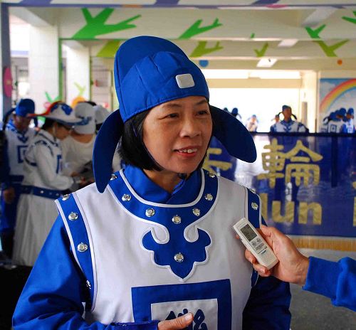 图5:退休美术老师谢春华希望将修炼的美好跟别人分享