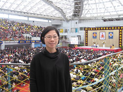 图:陈珀华参加二零一五年台湾法轮大法修炼心得交流会,听学员心得分享。