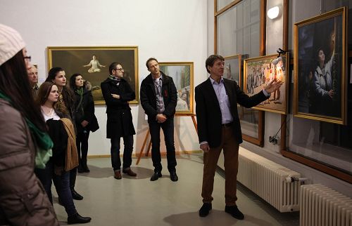图1:德国慕尼黑《真善忍国际画展》开幕式