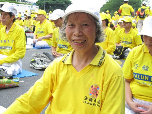 图5.黄彩秀从广西嫁到台湾来,受到“四‧二五”大上访的感动,终得于二零零一年二月得法修炼。