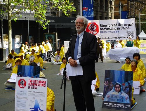中国人权活动家鲍勃、文尼康博(Bob Vinnicombe)