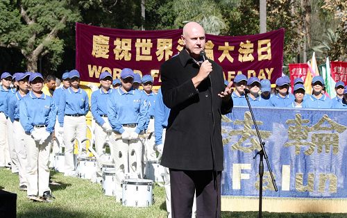 澳大利亚法轮大法佛学会发言人约翰-戴勒(John Deller)
