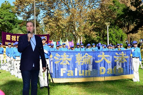 纽省下议院绿党议员杰米-帕克(Mr Jamie Parker MP,NSW)集会上发言