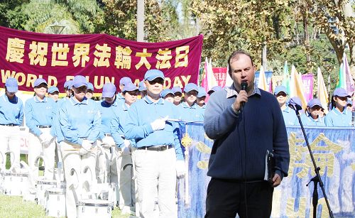 帕拉马塔市政议员詹姆斯•肖(Councillor James Shaw Parramatta City Council)在集会上发言
