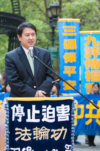 图2:法轮大法信息中心发言人张而平先生