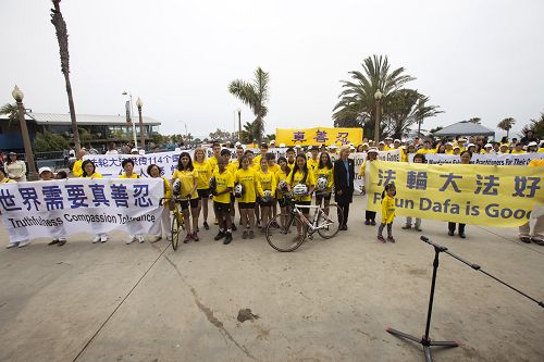 图1-4:来自五大洲的青少年组成“骑向自由”(Ride to Freedom) 单车队,将为营救法轮功学员的遗孤横穿美国。