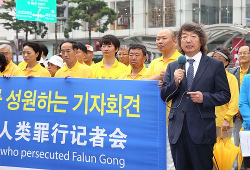 图4:韩国国立釜山大学哲学系教授、亚洲哲学会会长崔佑源教授在集会中发表演讲。