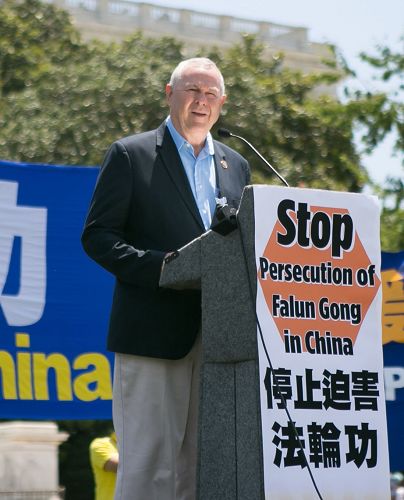 图8:加州国会众议员达纳-罗拉巴克(Rep. Dana Rohrabacher)