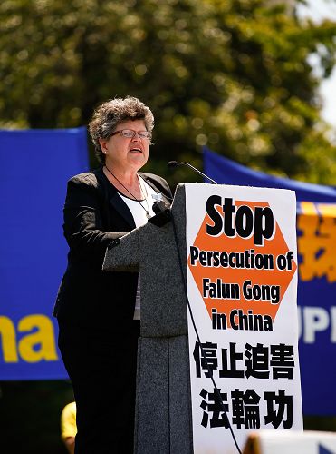图18:“宗教与民主研究院”宗教自由项目主任 费斯·麦克唐纳尔(Faith McDonnell )
