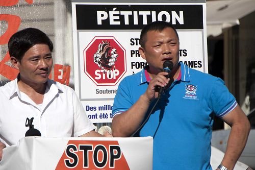 图8:民运人士张健先生(右)在集会上发言
