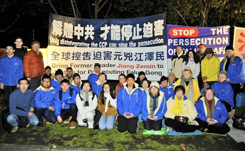 图4:墨尔本法轮功学员声援“诉江”,要求法办元凶江泽民。