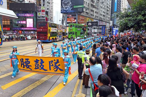 图6-11: 越来越多世人明白“法轮大法好”!