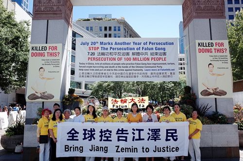 图1:西雅图法轮功学员声援全球公开控告前中共党魁江泽民的活动。