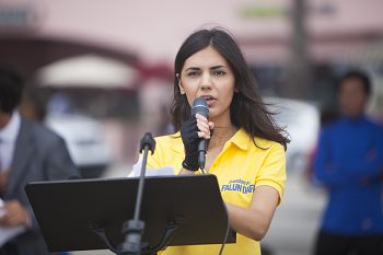 图:伊朗裔法轮功学员嘉扎尔‧塔瓦娜艾(Ghazal Tavanaiei)