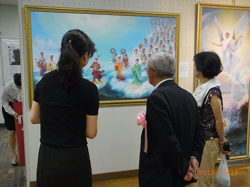 图1-3:“真善忍国际美术展”于二零一五年七月十三日至二十日,在日本静冈县静冈市最繁华商业区的市民展厅展出。