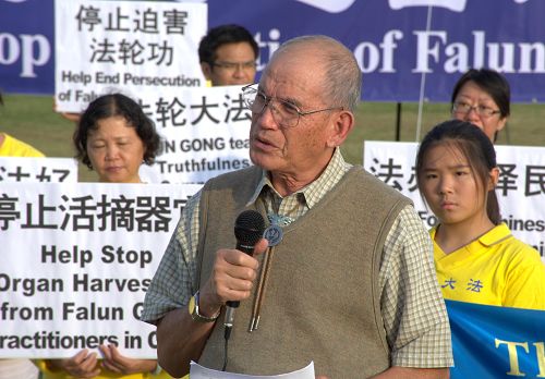 图9:圣地亚哥退休外科医生曼努尔•布兰德斯