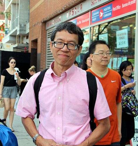 来自美国休士顿的游客Van表示,全球公审江泽民将大快人心!