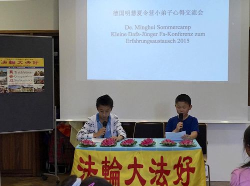 图2:大法小弟子在心得交流会上交流修炼心得。