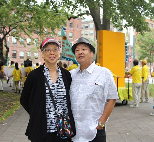 来自美国得克萨斯州的Wendy & Dr Paul Leung 夫妻俩,他们表示,任何迫害人的刽子手都是要送上审判台的。