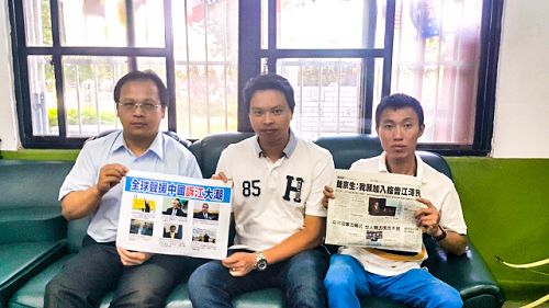 图2:日新开发执行长魏木忠〈左〉、文山国小家长会长罗志坚〈右〉、新竹光辉狮子会长颜志峰〈中〉联署举报江泽民罪行。