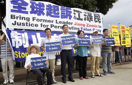 图6:6位曾遭受过严重迫害、已对江泽民的罪行提出控告的法轮功学员。