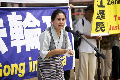 图10:南加藏人协会会长Yangchen Dolkar Gakyil.