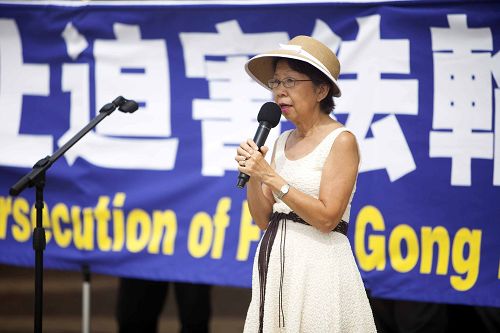 图11:洛杉矶视觉艺术家协会会长刘雅雅。