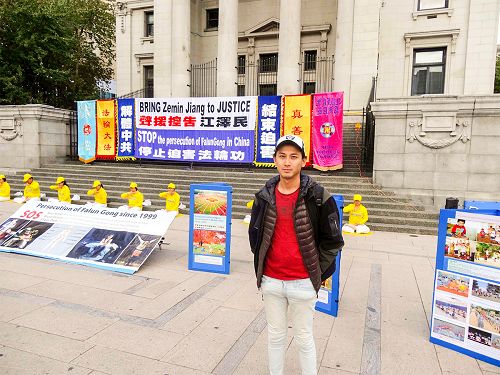 图2:华人黄先生表示,控告迫害元凶江关乎人类正义。