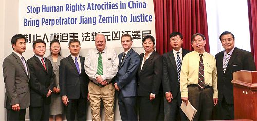 图1-2:二零一五年九月十五下午,由华盛顿DC法轮大法学会主办的诉江研讨会在美国国会众议院佳能办公大楼(Cannon House Office Building)举行,呼吁制止中共对法轮功的迫害,法办元凶江泽民。