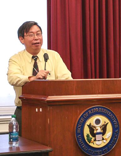 图4:人权律师叶宁说,对江泽民的起诉不应该仅限于刑事控告,还应对他提起民事诉讼。这种刑事和民事责任的追究不受时效限制。无论到哪一天,无论到天涯海角。