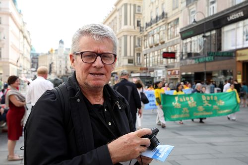 图10:艺术史和古建筑学家Georg Merenyi喜欢东方文化,觉得真、善、忍“非常美好”
