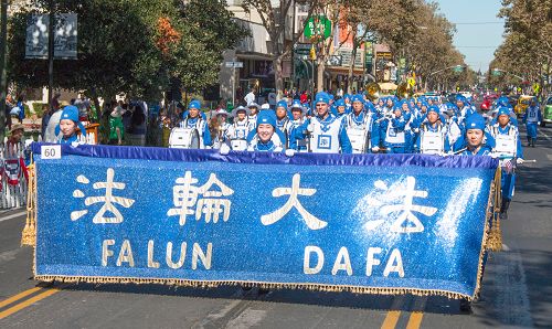 图1-4:美西天国乐团的精彩演出受到观众的赞誉