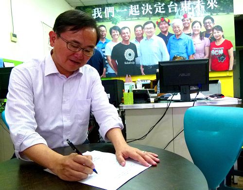 立法委员刘櫂豪呼吁全世界的人都应站出来声援诉江,共同维护普世人权价值。