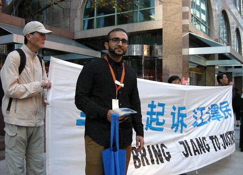 图8:Mohit Suri是一家银行的贷款部经理,他表示要尽快把江绳之于法。