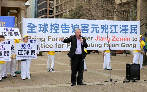 图:悉尼99.3频道老牌电台主持人斯蒂夫•辛(Steve Simm)先生