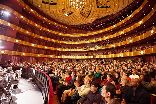 2016年1月14日至17日神韵艺术团纽约林肯中心(Lincoln Center)四天五场演出场场爆满