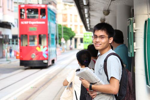 图3. 卓廷威于去年(二零一五年)暑假赴香港二周,在景点、街头派发法轮功真相资料、讲真相,觉得很有意义,表示以后要多到景点讲真相。