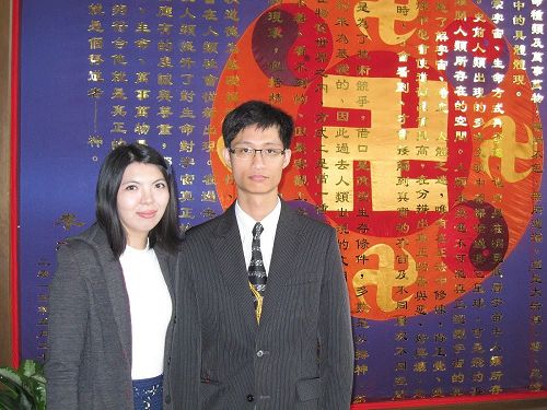 '图6:黄佩诗(左)期勉自己回去要多学法,管理好时间,做好三件事。'