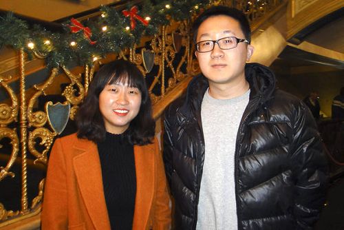 2016年12月23日晚,观赏完美国神韵世界艺术团在底特律歌剧院演出的张女士和刘先生赞叹中华文化的深奥,并期盼神韵能尽早回到中国大陆演出。