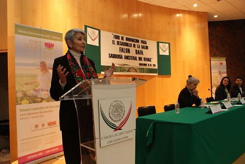 '图4:法轮功学员在国会演讲'