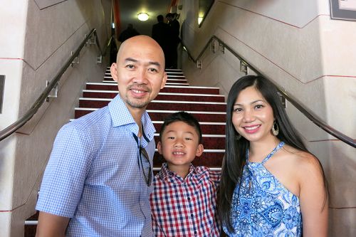 图8:西澳Wanneroo市议员阮修(Hugh Nguyen)与妻子、药店店主阮庄(Trang Nguyen)