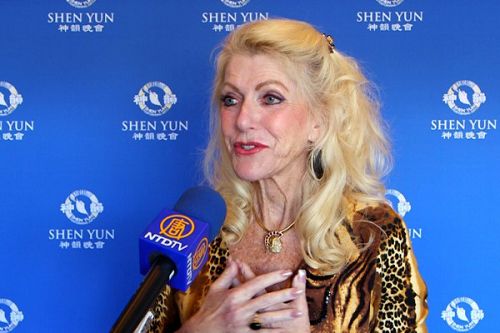 图5:前媒体高管Gayla Jackson女士表示:“这样的舞台艺术好比夜空中最亮的星”