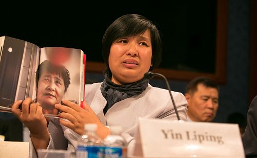 法轮功学员尹丽萍在听证会上讲述她在沈阳“黑监狱”遭受群体性侵害等恐怖经历,令人发指。