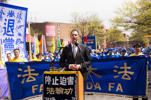 图5:医生反强摘国际组织发言人戴蒙•纳多(Damon Noto)医生