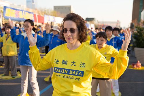 图10:从事教育工作的咪咪(Mimi Cortese-Ng)呼吁立即停止迫害法轮功。