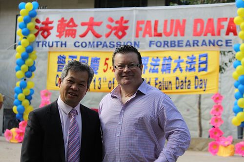 图9:维省越南裔社区主席阮本(Bon Nguyen)先生和伯尼·菲恩(Bernie Finn MP)议员是多年的好友。